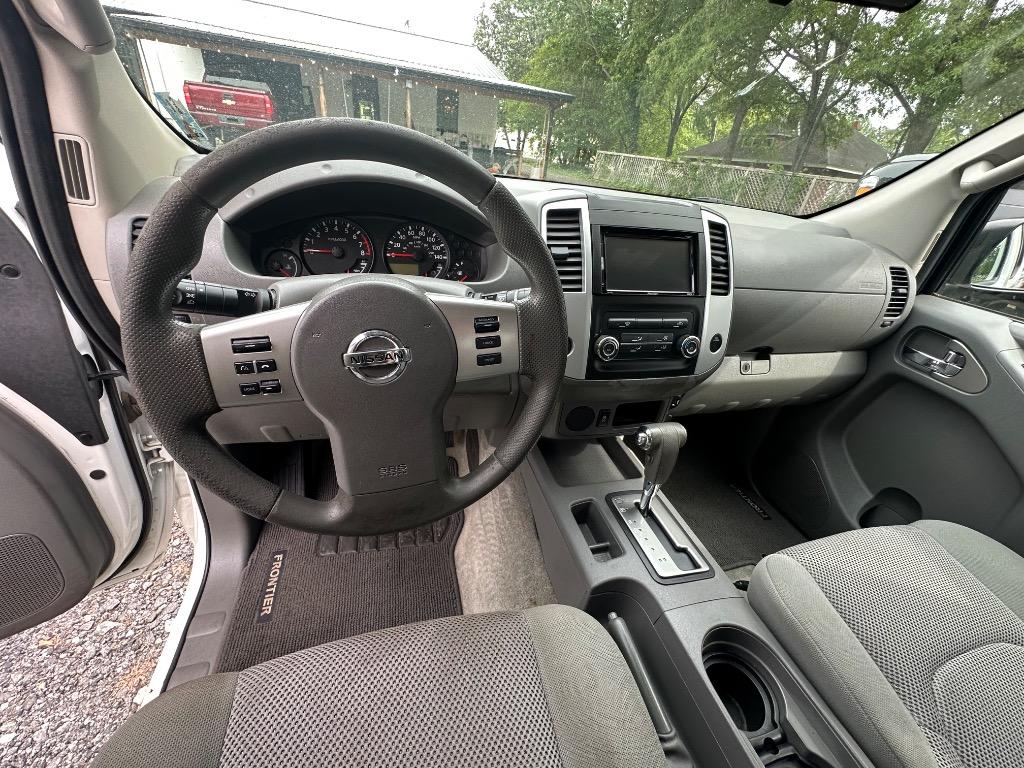 2017 Nissan Frontier SV - Photo 6