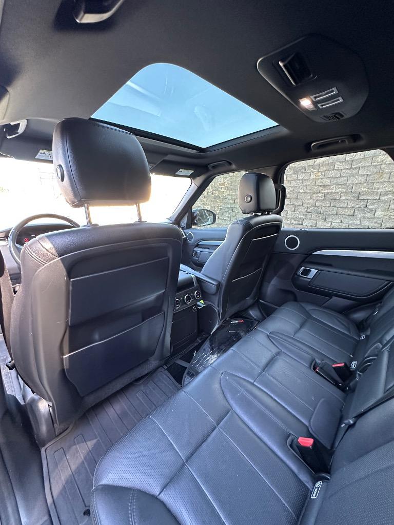 2020 Land Rover Discovery Landmark Edition - Photo 16